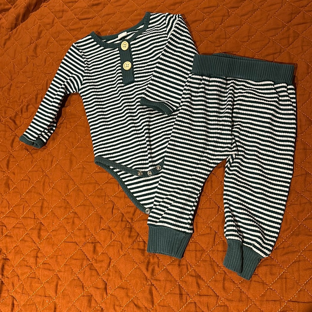 Striped snap closure set
